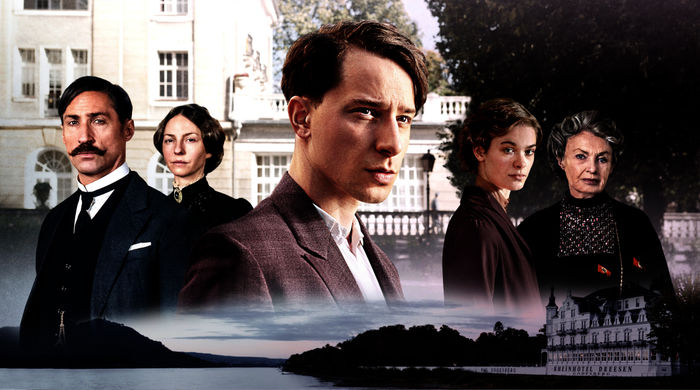 Das weiße Haus am Rhein: Jonathan Berlin (Emil Dreesen), Pauline Rénevier (Ulla Dreesen), Benjamin Sadler (Fritz Dreesen), Katharina Schüttler (Maria Dreesen) und Nicole Heesters (Adelheid Dreesen). Bild: Sender / ARD Degeto / SWR / WDR / Zeitsprung Film / Wolfgang Ennenbach / Krzysztof Wiktor / Artwork: Beta Film