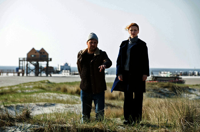 Kommissarin Ria Larsen (Karoline Schuch) jagt mit ihrem Kollegen Brandt (Christoph Letkowski) einen Ritualm&ouml;rder. Bild: Sender / ARD Degeto / Sandra Hoever.