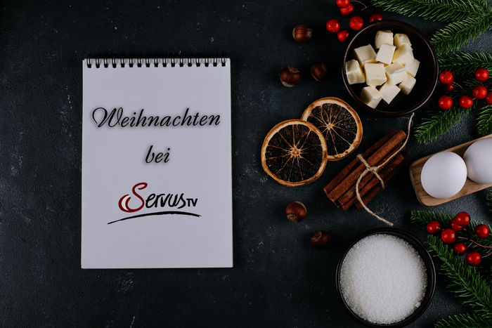Weihnachten bei ServusTV. Bild: Sender / Getty Images / Alexandr Kolesnikov / ServusTV