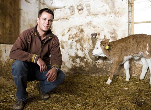 Michael, der fesche Almwirt, 29 Jahre, aus K&auml;rnten. Michael betreibt einen kleinen Bergbauernhof und eine kleine Almh&uuml;tte mit Jausenstation und Sennerei auf 1800 m Seeh&ouml;he.  Nun m&ouml;chte er eine nicht zu d&uuml;rre aber schlanke, lebensfrohe und lustige Frau finden. Bild: Sender
