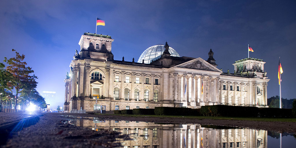Wie kaum ein anderer Schauplatz spiegelt das Reichstagsgeb&auml;ude die Geschichte Deutschlands vom Kaiserreich bis heute wider. Das Bauwerk ist f&uuml;r viele das Symbol deutscher Parlamentsgeschichte schlechthin. Bild: Sender / gabbert, klaus-dietmar 