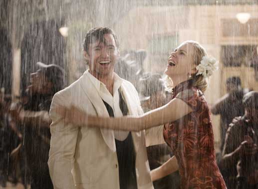 Mit Beginn der Regenzeit stellen sich Drover (Hugh Jackman) und Sarah (Nicole Kidman) endlich ihren Gef&uuml;hlen und finden zueinander. Bild: Sender