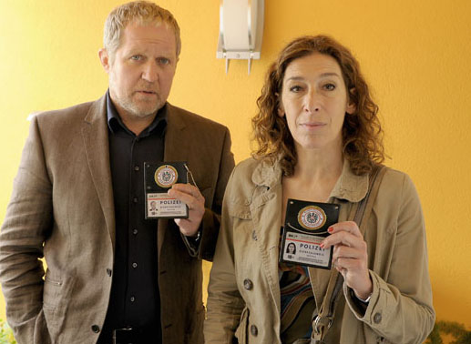 Österreichs Ermittler: Adele Neuhauser schlüpft in die Rolle der ausgebrannten, alkoholgefährdeten und doch irgendwie menschlichen Bibi Fellner, die sich gemeinsam mit Harald Krassnitzer auf Spurensuche begibt. Moritz Eisner ist seit 17. Januar 1999 im Einsatz. Bild: ORF