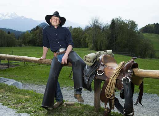 Mike &ndash; der coole Cowboy, 35 Jahre aus K&auml;rnten: Der Forstwirt ist seit zwei Jahren Single und hat noch keine Kinder. Er sucht eine Frau, die treu und ehrlich ist, denn aus seiner letzten Beziehung ist er gebrandmarkt. Seine Suche gilt einer Frau mit Ausstrahlung, die lebens- und unternehmungslustig ist. Eine gewisse Sportlichkeit setzt er voraus. Bild: Sender