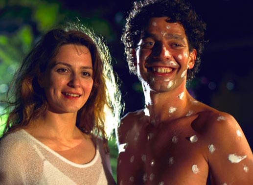 Weihnachten weit weg von der Familie: So lautete der Plan von Martina Gedeck (Kati) und Gregor Blo&eacute;b (Jonas). Bild: Sender