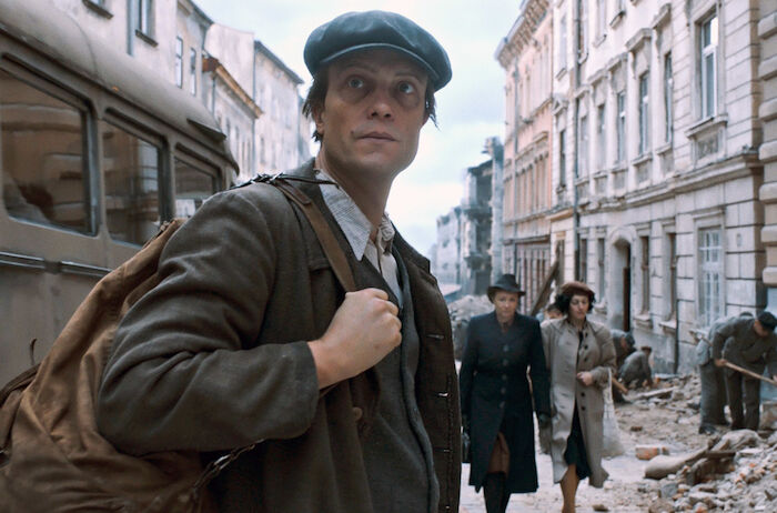 Plan A: Max (August Diehl) sucht nach Mitgliedern der radikalen jüdischen Gruppe Nakam; will er sie ausspionieren oder sich ihnen anschließen? Bild: Sender / Getaway Pictures