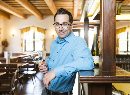Franz &ndash; der trendige Winzer, 34 Jahre, aus Nieder&ouml;sterreich. Franz ist Wein- und Obstbauer, zu dessen klassischem Familienbetrieb auch eine Buschenschank geh&ouml;rt. Er hat bereits zwei T&ouml;chter, jetzt sucht er eine Frau, die wie er ein Familienmensch ist und zwischen 1,60 und 1,80 Meter gro&szlig; ist. Am liebsten w&auml;re ihm eine unternehmenslustige Nichtraucherin, die mit ihm gemeinsam Rad oder Schi fahren geht. Bild: ATV