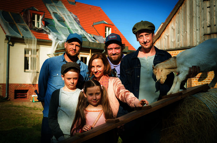 Timo Moritz (Kamera), Arne Wichert, Lilly Ray, Katharina Schüttler, Till Franzen (Regie) und Hans Löw. Bild: Sender / ARD Degeto / Boris Laewen