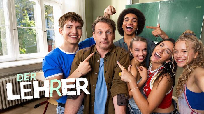 Der Lehrer: Max Mazur (Luke Matt R&ouml;ntgen), Stefan Vollmer (Hendrik Duryn), Noah (Leon Ndiaye), Fee (Katharina Hirschberg), Eileen (Acelya Sezer) und Tilda (Kya-Celina Barucki). Bild: Sender / RTL / Pascal B&uuml;nning