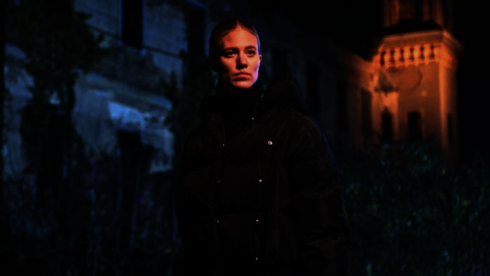 Unter uns: Fiona Jäger (Larissa Marolt). Bild: Sender / RTL / Stefan Behrens