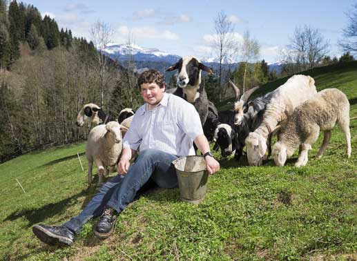 Viktor &ndash; der zuverl&auml;ssige Schafz&uuml;chter, 28 Jahre aus der Steiermark: Der Schafz&uuml;chter und Landschaftspfleger sucht seine Traumfrau &ndash; sie  sollte die Liebe zur Landwirtschaft teilen und Verst&auml;ndnis f&uuml;r die Arbeit haben. Bild: Sender