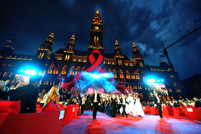Der Life Ball 2018 zum 25. Mal vor und im Wiener Rathaus. Mit dabei bei der gro&szlig;en Gala: Conchita. Bild: Sender