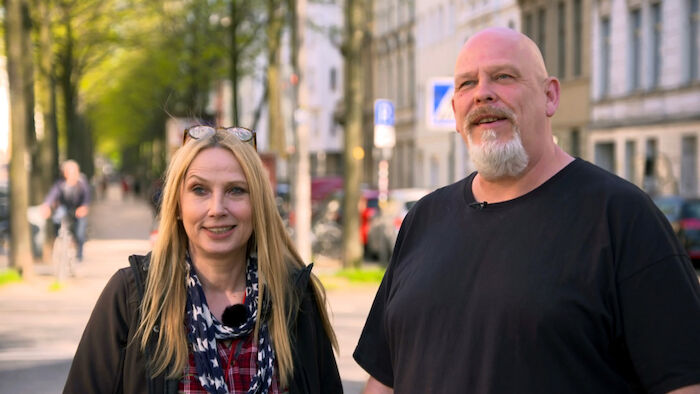 Das Messie-Team: Therapeutin Sabina Hankel-Hirtz und Entr&uuml;mpelungsprofi Dennis Karl. Bild: Sender /     RTLZWEI / EndemolShine Germany