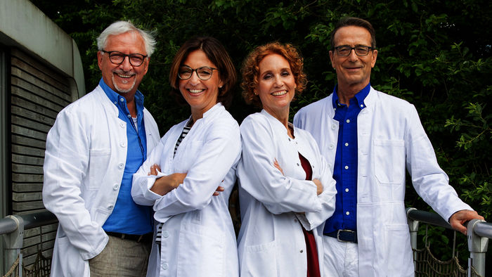 Die Ern&auml;hrungs-Docs: J&ouml;rn Klasen, Silja Sch&auml;fer, Viola Andresen und Matthias Riedl. Bild: Sender / NDR / nonfictionplanet / H. Marady
