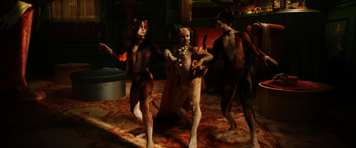 Cats: Naoimh Morgan (Rumpleteazer), Francesca Hayward (Victoria), Danny Collins (Mungojerrie). Bild: Sender/Universal