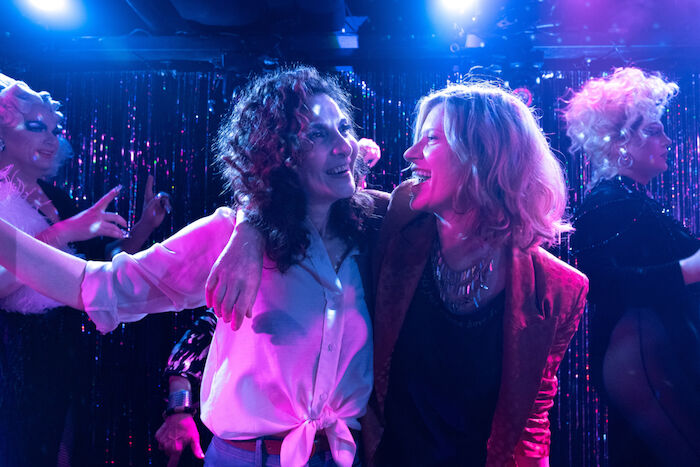 What a Feeling: Proschat Madani (Fa), Caroline Peters (Marie Theres). Bild: Sender / Praherfilm / Nikolaus Geyrhalter Filmproduktion / Petro Domenigg