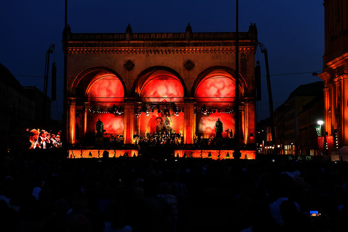 Stimmungsvolle Konzertatmosph&auml;re bei Klassik am Odeonsplatz. Bild: Sender / ZDF / Marcus Schlaf.
