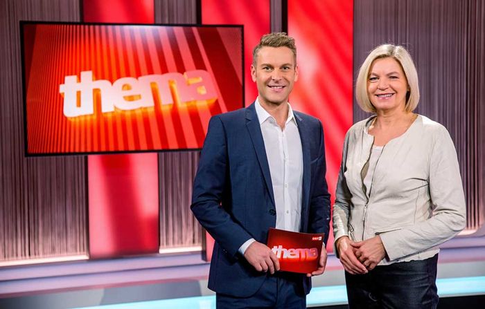 Moderator Christoph Feurstein und "Thema"-Sendungsverantwortliche Andrea Puschl. Bild: ORF / Günther Pichlkostner.