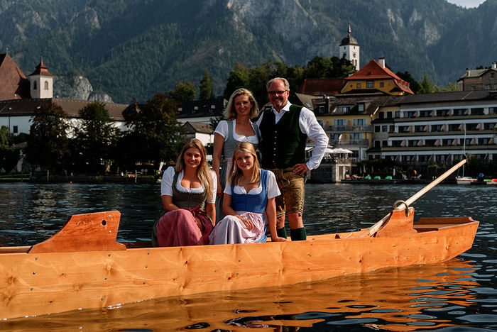 Monika und Wolfgang Gr&ouml;ller betreiben als leidenschaftliche Gastgeber in 3. Generation die Traunseehotels. Bild: Sender /  Traunseehotels / Christof Wagner 