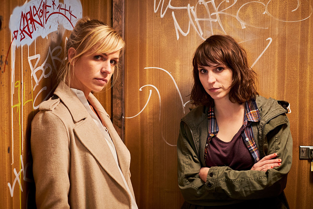 Caroline Erikson (Rolle: Luna Kunath, r.) und Katrin Jaehne (Rolle: Sophie Pohlmann). Bild: Sender /  ZDF / Gordon Muehle