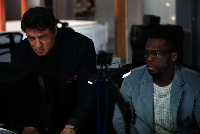 Ray Breslin (Sylvester Stallone) und sein Angestellter Hush (Curtis "50 Cent" Jackson ) freuen sich &uuml;ber einen neuen Auftrag. Bild: Sender / ZDF / Alan Markfield