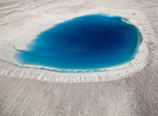 Schmelzwasser hat einen Gletschersee gebildet. Bild: Sender