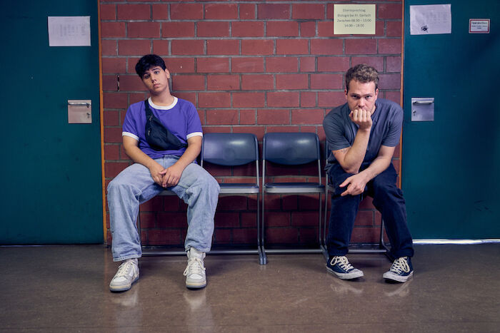 Like a Loser: Julian (Ben M&uuml;nchow) und Ernst (Diyar Ilhan). Bild: Sender / ZDF / Frank Dicks