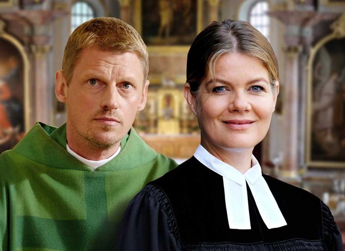 „Frau Pfarrer“ (Birge Schade) und „Herr Priester“ (Martin Gruber). Bild: Sender / Erika Hauri / Evelyn Frey