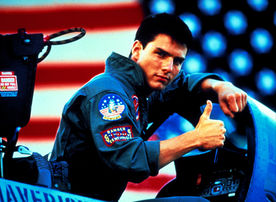 Pete Mitchell (Tom Cruise), Fliegername 'Maverick', ist stolz, als Navy-Pilot in der Elitetruppe Top Gun einen F14 Kampfjet fliegen zu d&uuml;rfen ... Bild: Sender / PARAMOUNT PICTURES CORPORATION
