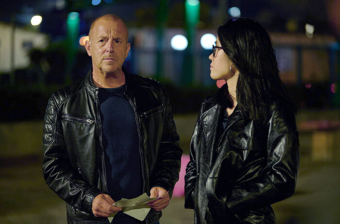 Ingo Thiel - Yvonne und der Tod: Ingo Thiel (Heino Ferch) und Lee Sooyoung (Kotbong Yang) folgen einer hei&szlig;en Spur in Athen. Bild: Sender / ZDF / Marq Riley