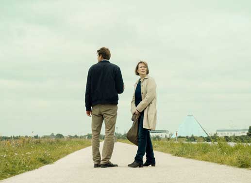 Die fr&auml;nkischen Hauptkommissare Felix Voss (Fabian Hinrichs) und Paula Ringelhahn (Dagmar Manzel) versuchen, den Tathergang zu rekonstruieren. Bild: Sender / Felix Cramer