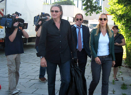Einmarsch der Kieberer: Stefan Jürgens, Dietrich Siegl und Lilian Klebow. Bild: Rass