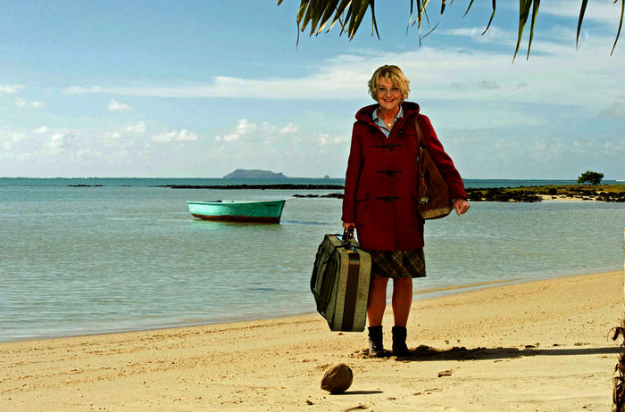 Henriette H&ouml;fner (Saskia Vester) sucht ihr Gl&uuml;ck als Kinderm&auml;dchen in Mauritius. Bild: Sender / ARD Degeto / Jorinde Gersina
