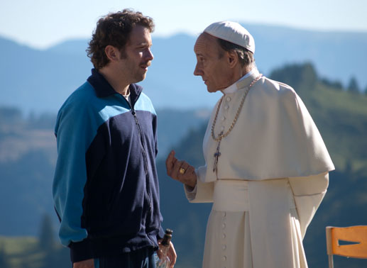 Georg (Christian Ulmen) muss sich von Papst Innozenz XIV (Nikolaus Paryla) so einiges anh&ouml;ren. Bild: Sender/Constantin