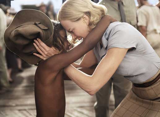 Der kleine Nullah (Brandon Walters), der versto&szlig;ene Sohn eines Wei&szlig;en und einer Aborigine, w&auml;chst Sarah (Nicole Kidman) ans Herz. Bild: Sender