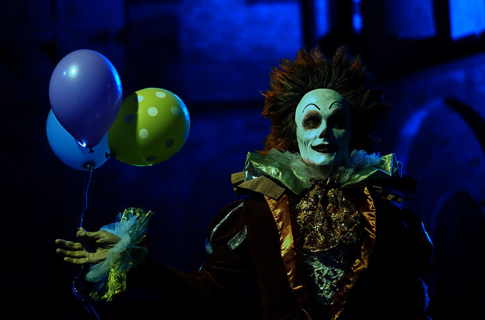 Als Clown getarnt jagt der M&ouml;rder seine Opfer. Bild: Sender / ARD Degeto / Frank Dicks