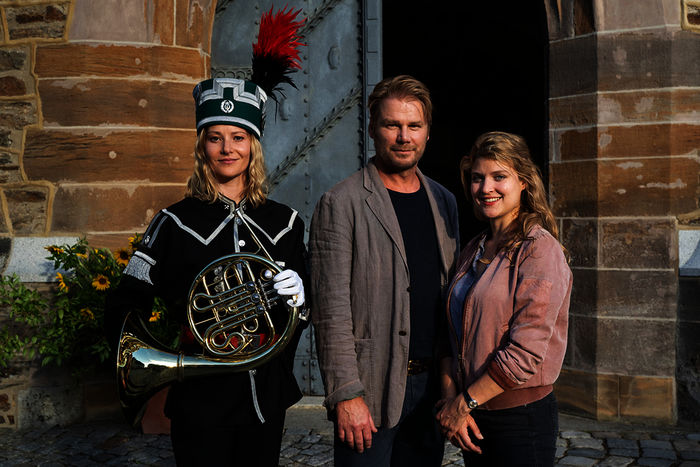 Teresa Weißbach (Saskia Bergelt), Kai Scheve (Robert Winkler), Lara Mandoki (Karina Szabo). Bild: Sender / ZDF / Uwe Frauendorf.