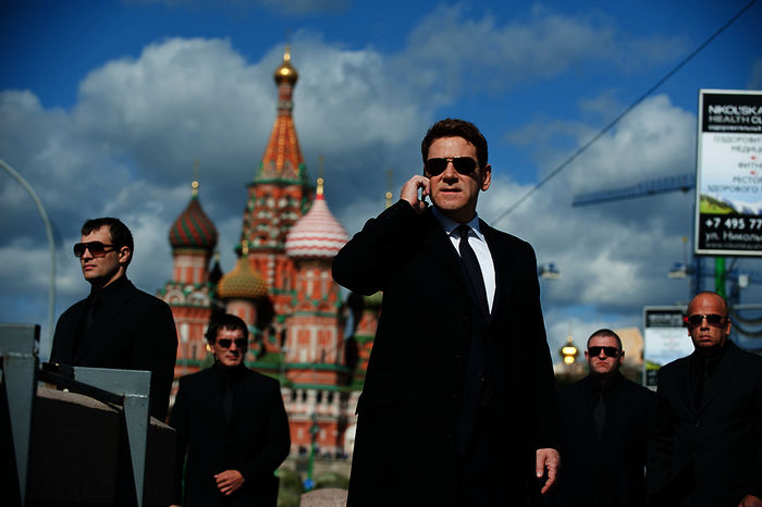 Der russische Oligarch Viktor Cherevin  (Kenneth Branagh) und seine Leibw&auml;chter k&ouml;nnen nicht verhindern, dass Jack Ryan entkommt. Bild: Sender
