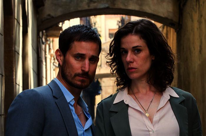 Kommissarin Fina Valent (Anne Sch&auml;fer) und ihr Partner Xavi Bonet (Clemens Schick) ermitteln in Barcelonas Altstadt. Bild: Sender / ARD Degeto / Lucia Faraig