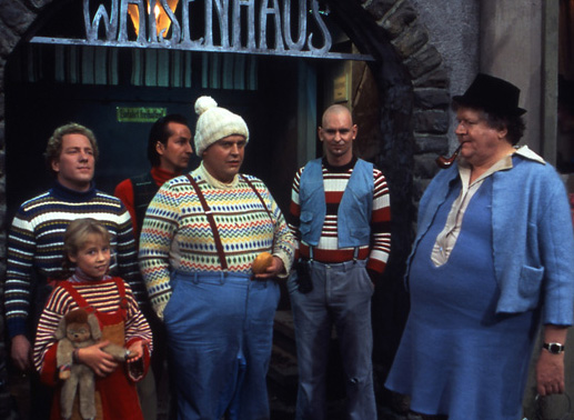 Die Kinder aus Tante Uschis Waisenhaus machen die Stra&szlig;e unsicher. Bild: Sender