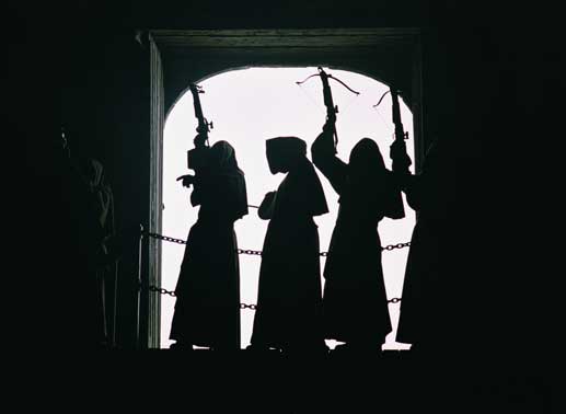 Wild gewordene Gruselm&ouml;nche h&uuml;ten ein sakrales Geheimnis im Klosterkeller ... Bild: Sender/Tobis