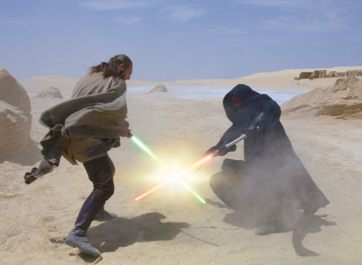 Liam Neeson als Qui-Gon Jinn ist der B&ouml;se. Ewan McGregor als Obi-Wan Kenobi der Gute. Bild: Foxfilm