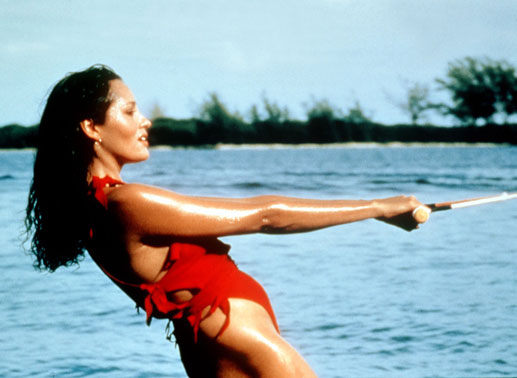 Barbara Carrera (Fatima) - sch&ouml;n wie das Meer. Bild: Sender