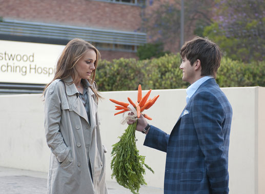 Nach und nach verliebt sich Adam (Ashton Kutcher) in Emma (Natalie Portman), doch wie soll er ihr das beibringen, ohne ihre Freundschaft aufs Spiel zu setzen? Bild: Sender