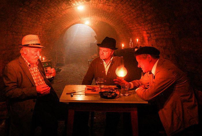 Karl Merkatz (Blunzenk&ouml;nig Senior), Peter Strau&szlig; (Teufel), Toni Slama (Engel). Bild: Sender / Bonus Film