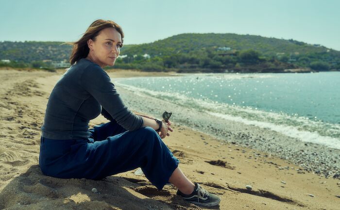 The Assassin: Julie Green (Keeley Hawes) lebt zur&uuml;ckgezogen auf einer griechischen Insel. Sie hat ihre Vergangenheit als Auftragskillerin eigentlich hinter sich gelassen. Bild: Sender / ZDF / ROBERT VIGLASKY PHOTOGRAPHY