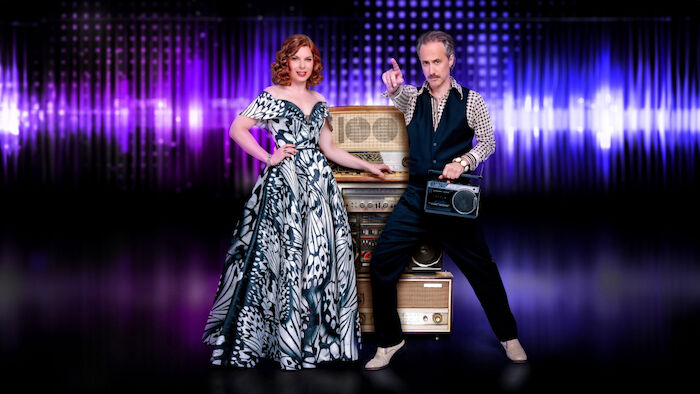 100 Jahre Radio &ndash; Die Show: Das Moderationsduo Michael Ostrowski & Teresa Vogl. Bild: Sender / ORF/[M] J. Landsiedl [F] R. Zach-Kiesling