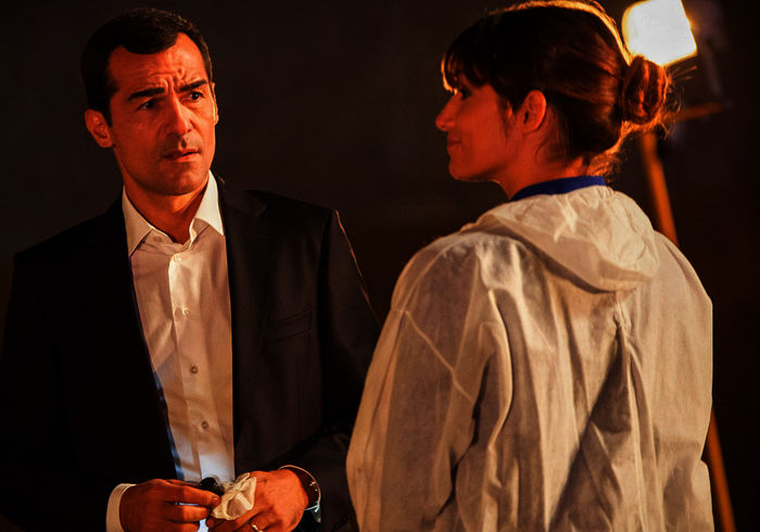 Erol Sander (Mehmet &Ouml;zakin), Melanie Winiger (Derya G&uuml;zel). Bild: Sender / Degeto / G&uuml;lnur Kili&ccedil;