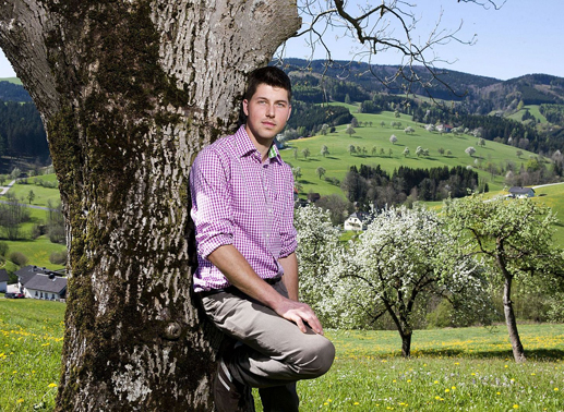 Stefan (23) - der liebenswerte Jungbauer aus Nieder&ouml;sterreich &ndash;betreibt seine Landwirtschaft gemeinsam mit seiner Mutter, der Vater ist Fleischhauer. Er sucht eine Frau mit der er eine Familie gr&uuml;nden und gl&uuml;cklich werden kann. Bild: Sender