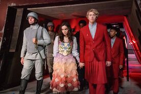 Die Tribute von Panem &ndash; The Ballad of Songbirds and Snakes: Rachel Zegler (Lucy Gray Baird), Tom Blyth (Coriolanus Snow). Bild: Sender / ORF / LEONINE Studios / &copy; 2023 Lionsgate / Murray Close